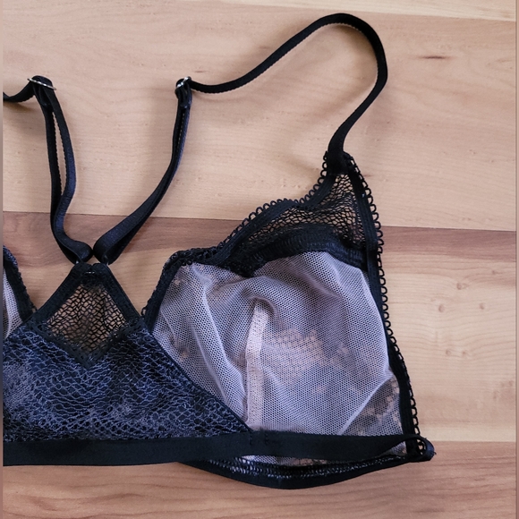 Victoria's Secret Black and Tan Lace Triangle Bralette in size Small - Picture 3 of 5